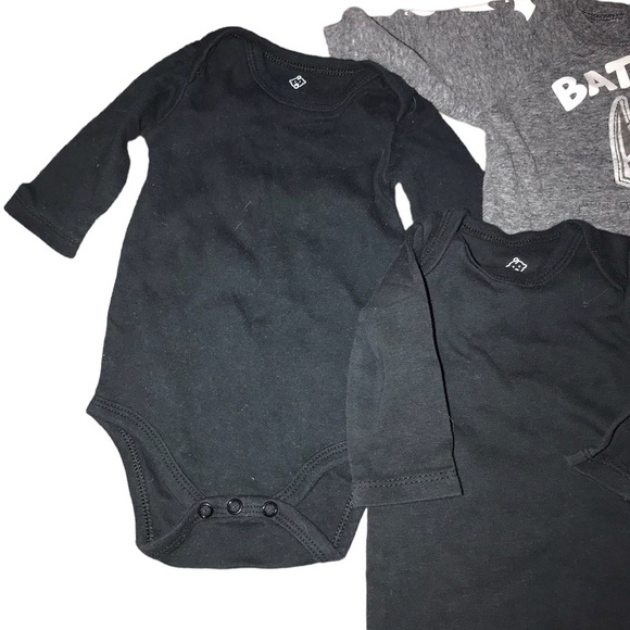 0-3m 3pc bundle of black onesie and Batman shirt - Picture 2 of 6